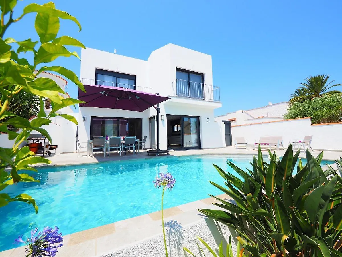Holiday Home Norfeu 10 Empuriabrava