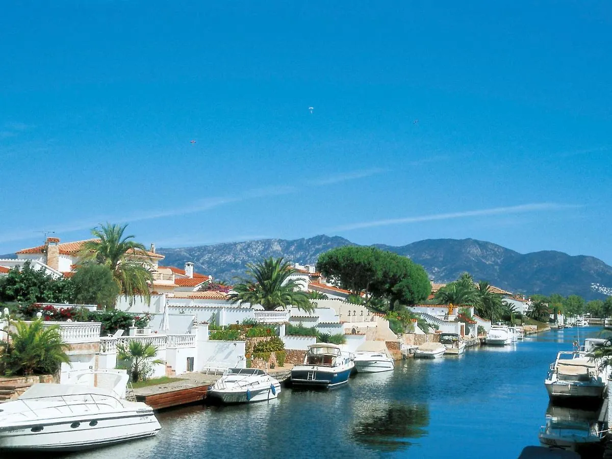 Holiday Home Norfeu 10 Empuriabrava