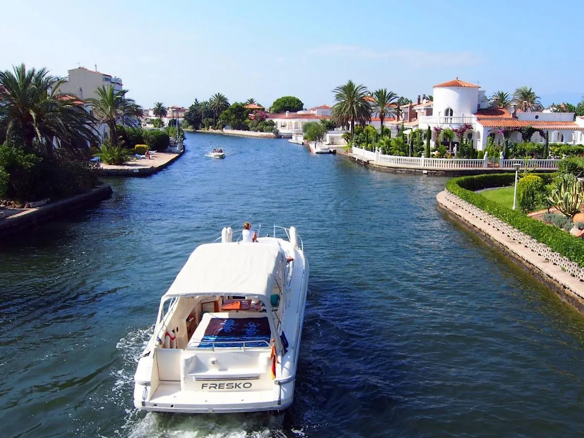 Holiday Home Norfeu 10 Empuriabrava