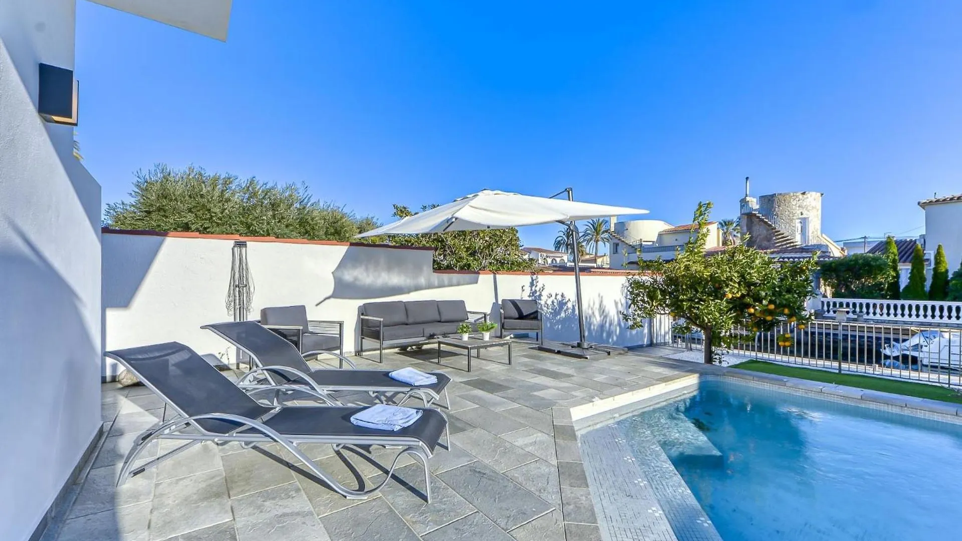 Holiday Home Norfeu 10 Empuriabrava