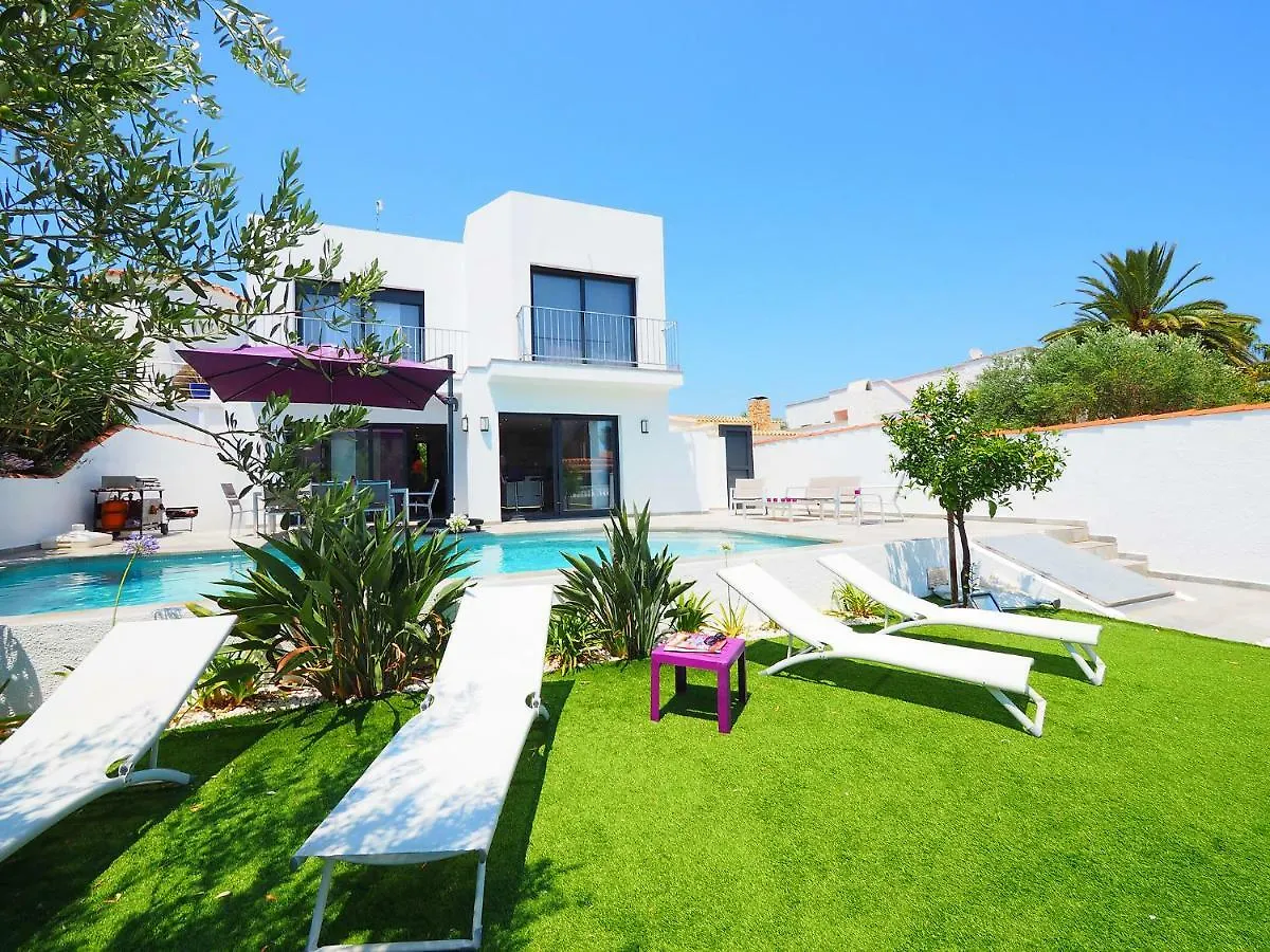 Holiday Home Norfeu 10 Empuriabrava Spain